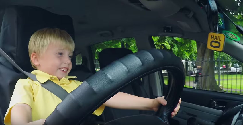 3歲小男生計程車司機